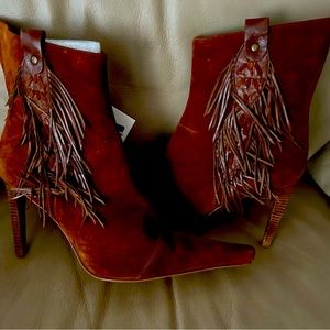 NEW CHARLES DAVID WOMEN’S BOOTS